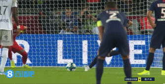 足协杯赛前举办垫场赛，张凌峰等四名成年球员对阵五十名小球员