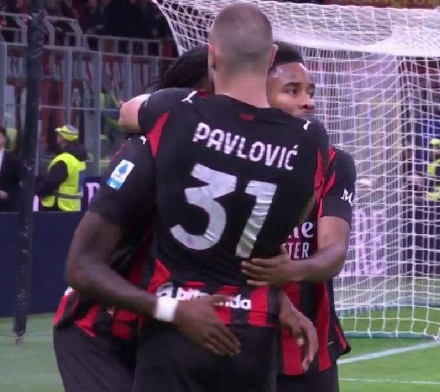 萨拉赫怒怼利物浦，欧文紧急发声引发热议！（萨拉赫怒批利物浦，欧文火速回应引爆热议！）