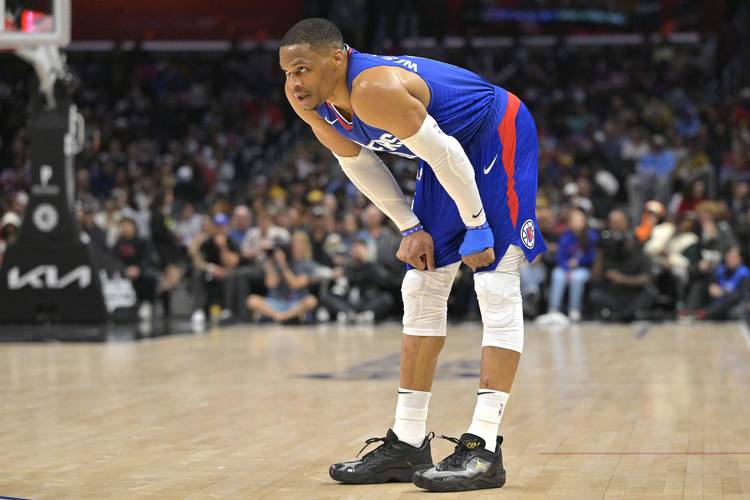 邵佳一独立带队时间不足一年半，此前曾担任国足助教（邵佳一独立执教未满一年半，此前曾任国足助教）