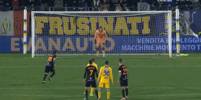 足球是朋友、梦想与人生的瞬间🔴⚫️⚽️（足球，串起朋友、梦想与人生的每个瞬间🔴⚫️⚽️）