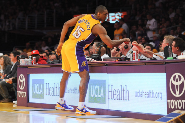 云达不莱梅2-1逆转沃尔夫斯堡，姆班古拉、斯特奇建功（云达不莱梅2-1翻盘沃尔夫斯堡，姆班古拉与斯特奇先后破门）