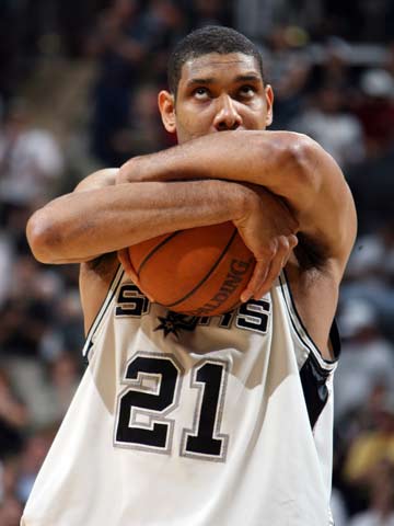 欧冠积分榜分析：小组晋级形势紧张,（欧冠形势解读：小组出线争夺白热化）