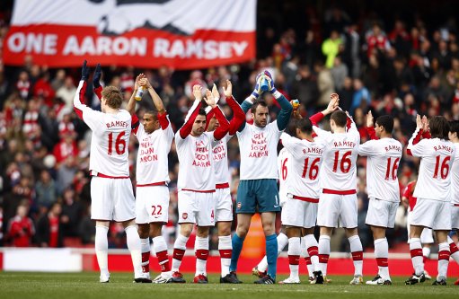 2025年世界女排联赛半决赛，意大利3-0战胜波兰，凭借进攻和网口优势强势夺冠。（2025世界女排联赛半决赛：意大利直落三局击败波兰，凭强势进攻与网口优势最终夺冠）