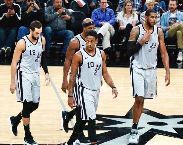 意媒：尤文关注穆哈雷莫维奇与莱切加布里埃尔，需与国米竞争（意媒：尤文有意穆哈雷莫维奇与莱切加布里埃尔，或将与国米抢人）