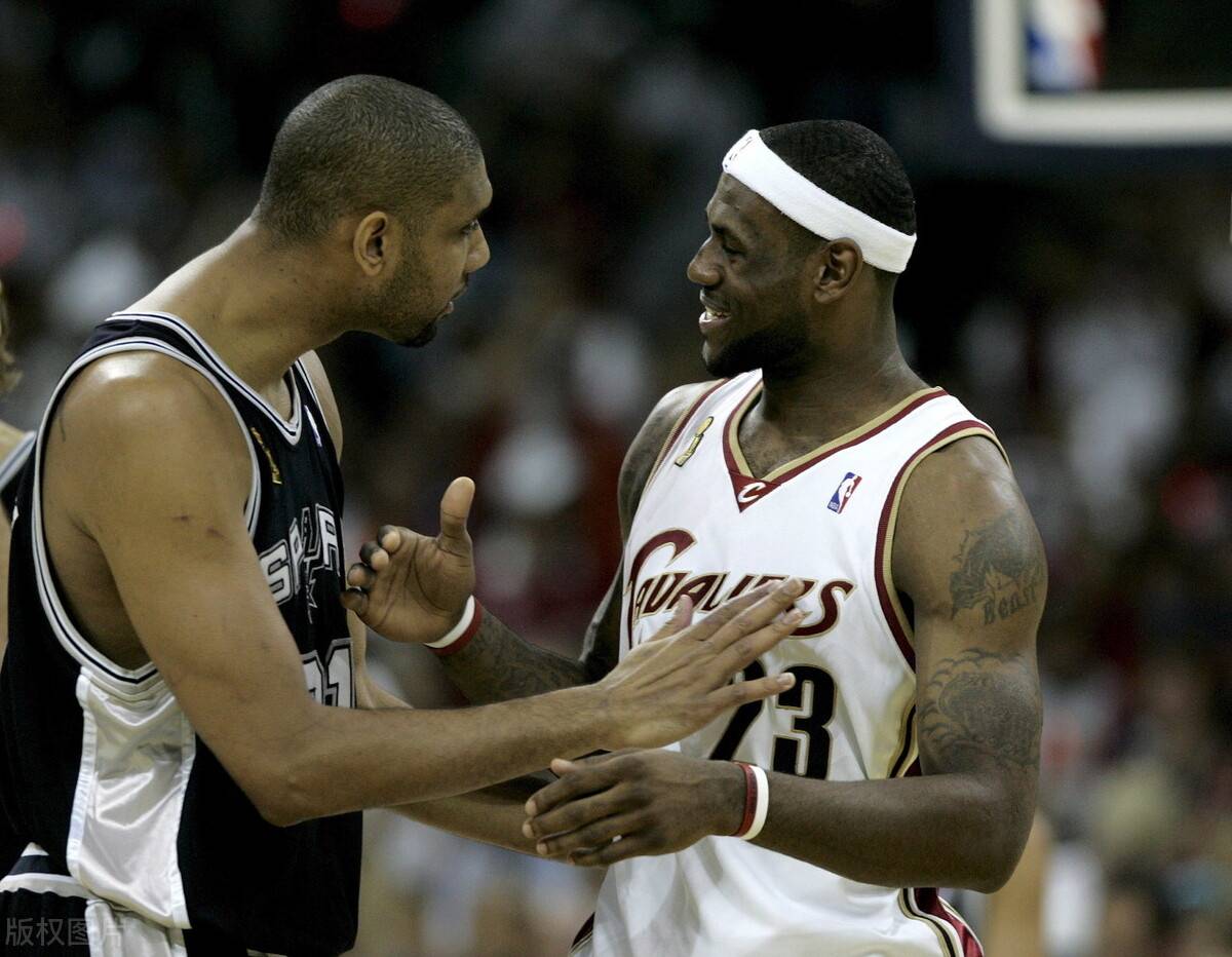 弗里克：当拉菲尼亚开始逼抢时，所有人都会跟着做好准备（弗里克：拉菲尼亚一发动逼抢，全队立刻进入备战状态）