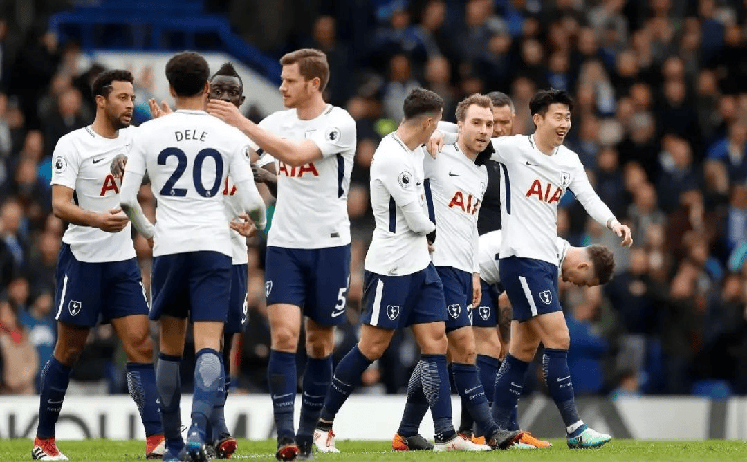 邮报：明年世界杯上下半场中段设强制补水时间，每次三分钟（《邮报》：明年世界杯将在上下半场中段增设3分钟强制补水暂停）